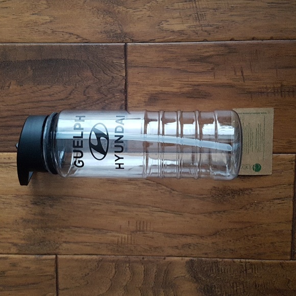 Hyundai Plastic BPA Free Water Bottle Guelph Hyundai - Picture 1 of 13